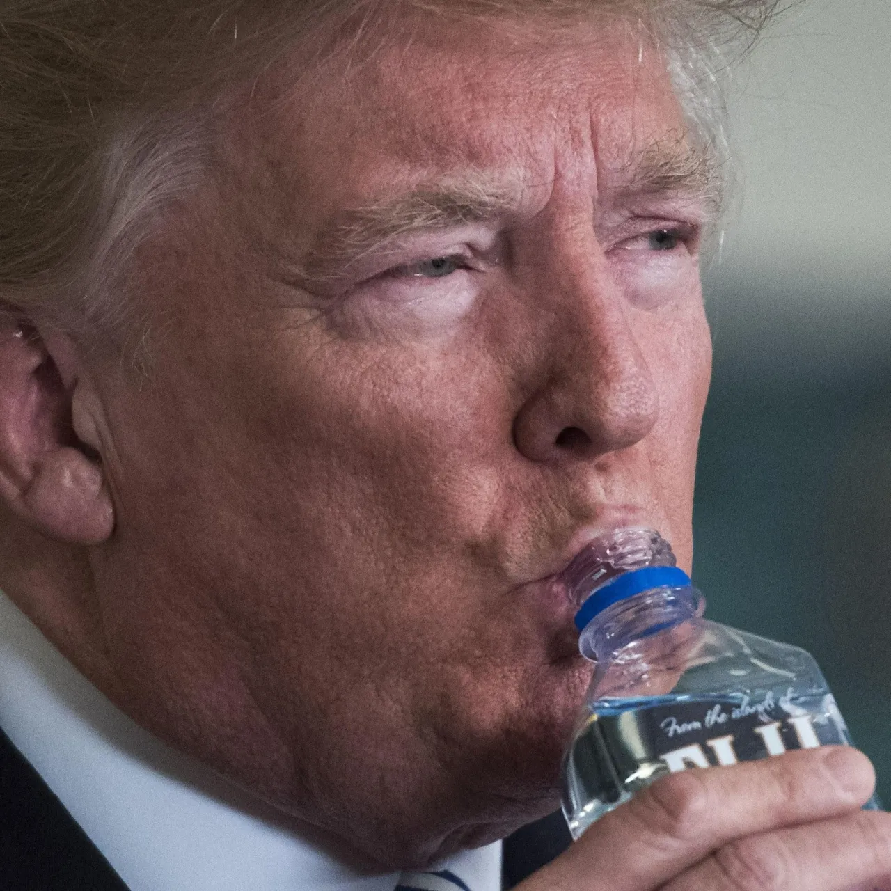 عاجل معاريف العبرية في تقرير خطير : ترمب استسلم 