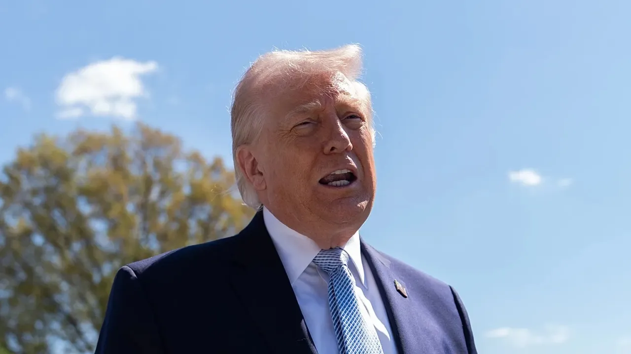 ترمب: نفكر في فرض رسوم على عبور مضيق هرمز بالاشتراك مع إيران 