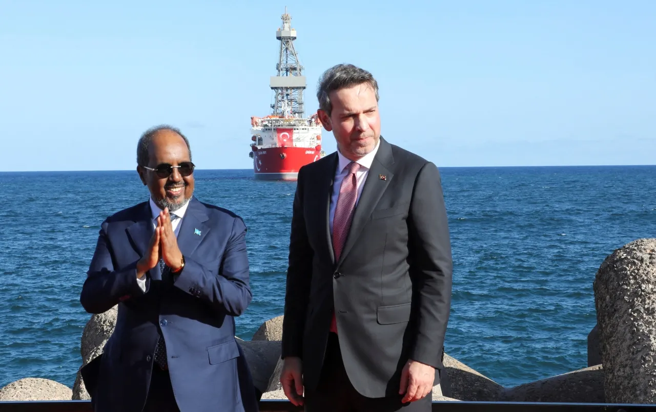 الصومال تبدأ أول تنقيب على النفط بسواحلها 