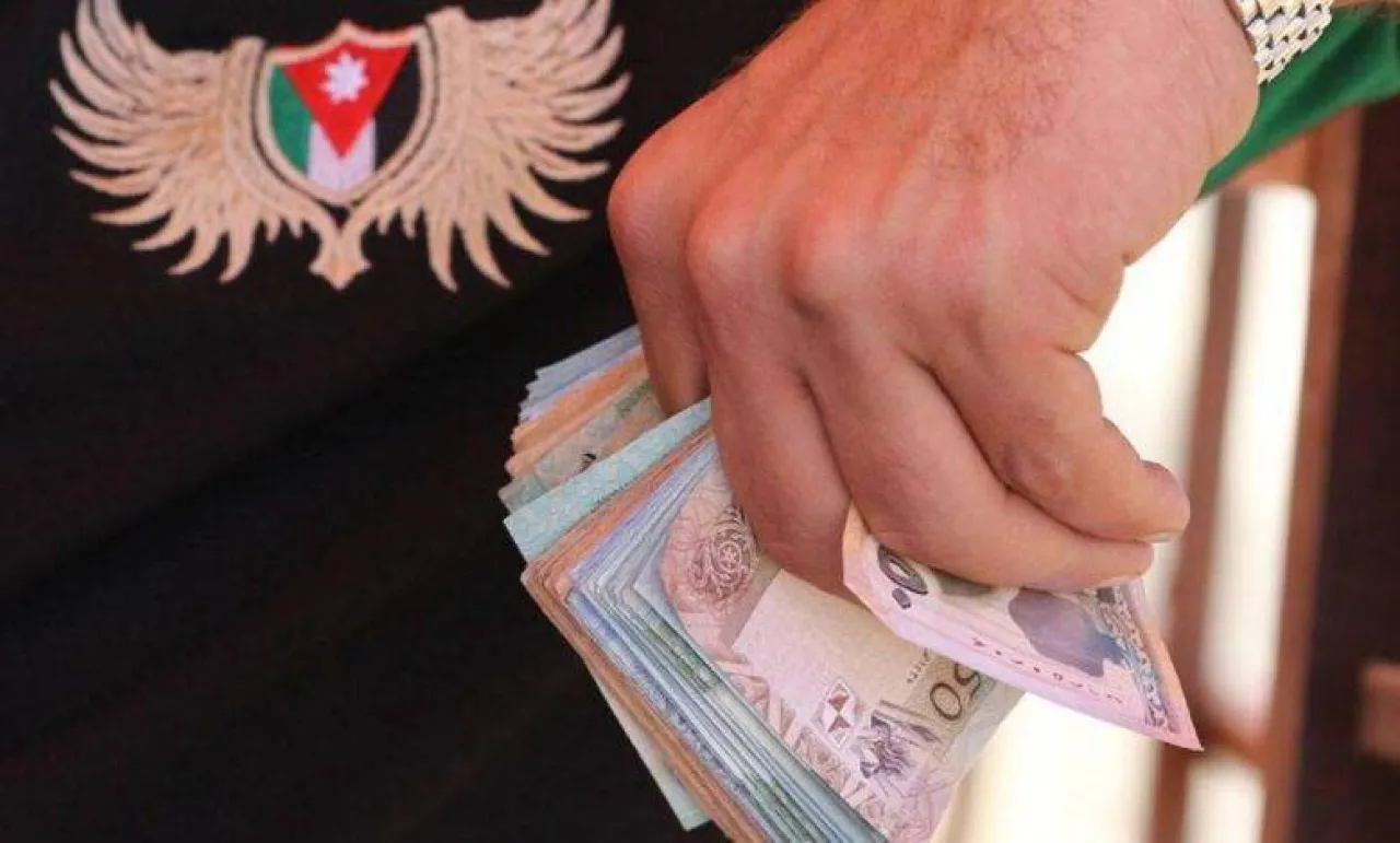 صرف حوافز موظفي الصحة قبل موعدها بأسبوعين 