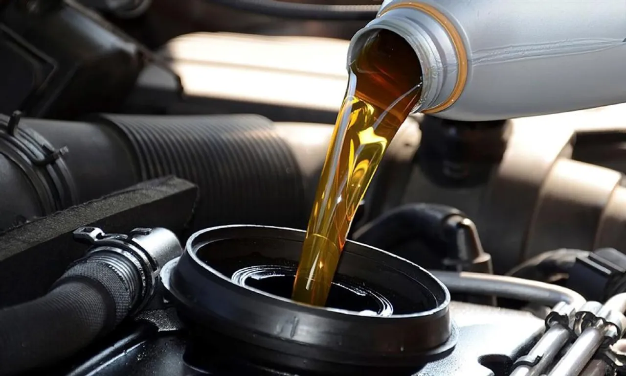 أردني ذهب لتغيير الزيت فعاد بمخالفة وحجز لمركبته 