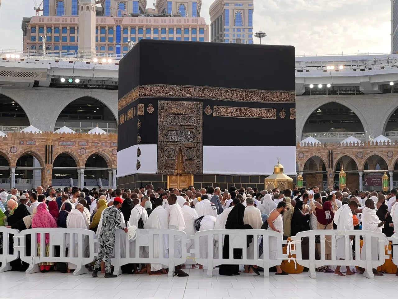 السعودية.. غرامة مالية كبرى لكل من يؤوي حاملي تأشيرات الزيارة بمكة 