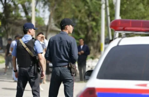 قرغيزستان: اعتقال رجل وزع على الأطفال حلوى محشوة بالإبر