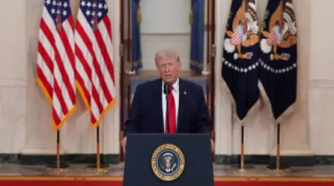 ترمب يدعو الدول المعتمدة على مضيق هرمز إلى 