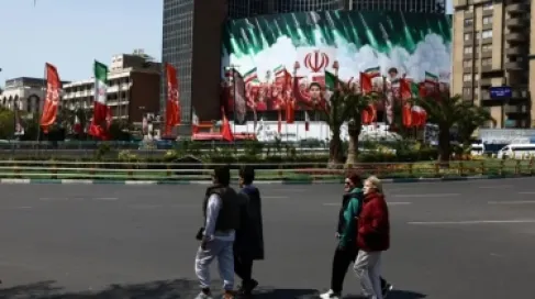 (لست أختي بعد الآن) : انقسام داخل عائلات إيرانية بسبب الحرب