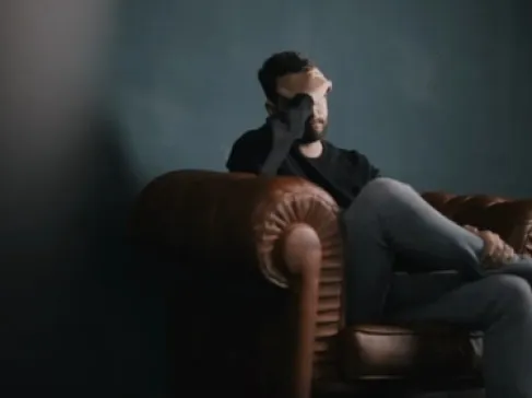 (الأفكار المظلمة).. كيف تتحول أسرارك إلى مصدر للقلق؟