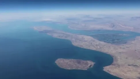 بريطانيا: 40 دولة تدرس فرض عقوبات على إيران إذا استمر إغلاق مضيق هرمز