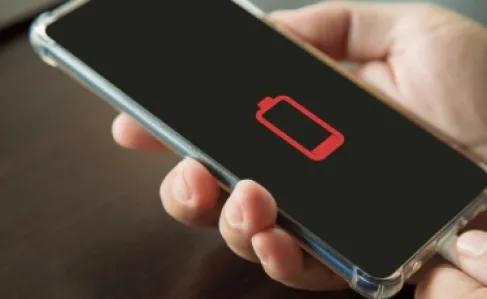 لماذا تصبح بطارية الهاتف أضعف مع الوقت؟