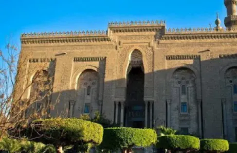 مصر.. إقامة حفل زفاف إيراني بمسجد الرفاعي وبيان مستعجل من الرفاعية