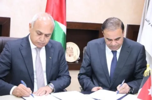 اتفاقية حكومية لمنح قروض حسنة للشباب لتمويل مشاريعهم المنزلية