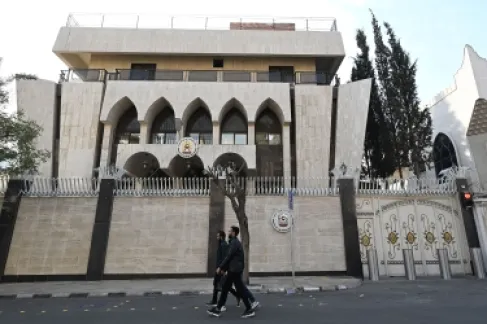 الإمارات تدين مهاجمة سفارتها بدمشق .. وسورية ترفض الإساءة للدول