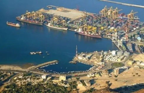 4 People Injured in UAE's Khorfakkan Port After Debris Falls