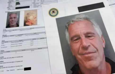 (Dead but Not Gone).. Epstein Dominates the Scene Again Through the Words of Musk’s Father