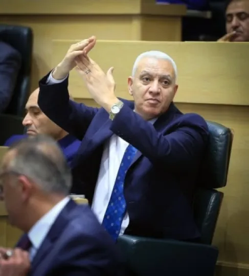 العموش لوزير التربية : هل أحفادك يدرسون في مدارس حكومية؟ 