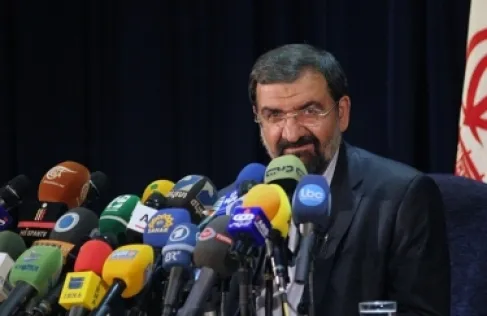 مستشار المرشد الإيراني مجتبى: ستحترق أمريكا في جحيم أكبر