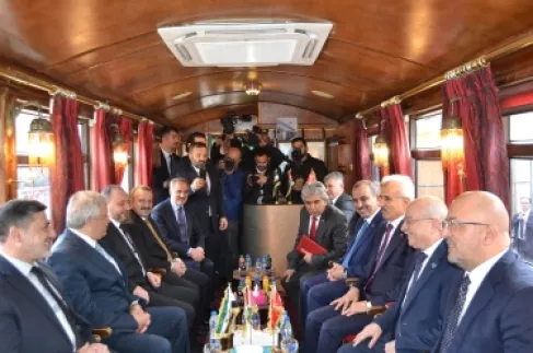 وزراء النقل الاردني والسوري والتركي يزورون مؤسسة الخط الحديدي الحجازي الأردني