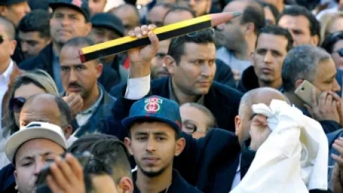 تونس.. إضراب للمعلمين يعطل الدروس وسط توتر مع وزارة التربية