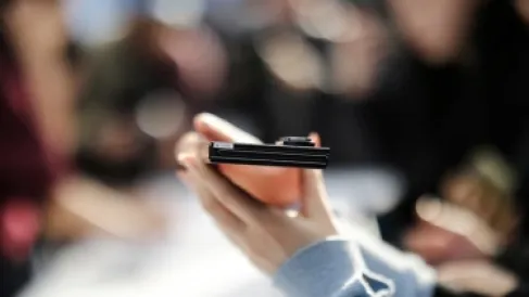 ليست مجرد 3 هواتف.. تسريبات تكشف عن هاتف غامض في عائلة سامسونغ القابلة للطي