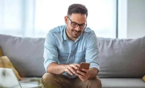 قبل أن تبيع هاتفك.. 4 نصائح قد تنقذك من تسريب حياتك بالكامل