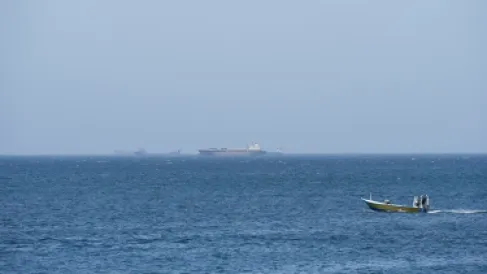 نيويورك تايمز: لم تعبر أي ناقلات للنفط مضيق هرمز منذ التوصل للإتفاق