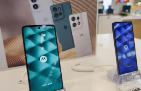 Motorola announces its latest competitor to Samsung's high-end phones