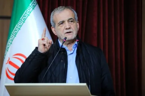 الرئيس الإيراني: أيدينا ستبقى على الزناد