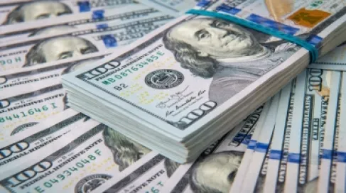 الدولار يتجه نحو خسائر أسبوعية قبيل المحادثات الأميركية الإيرانية