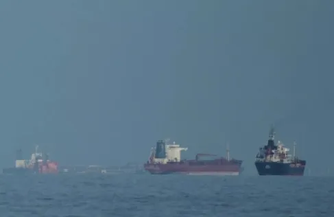 صحيفة : إيران عاجزة عن فتح مضيق هرمز لعدم قدرتها على تحديد مواقع الألغام التي زرعتها