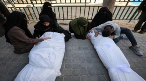 6 شهداء ومصابون بقصف الاحتلال مخيم البريج وخان يونس