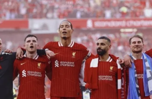 بكلمات مؤثرة.. قائد ليفربول يوجه رسالة الوداع إلى صلاح وروبرتسون