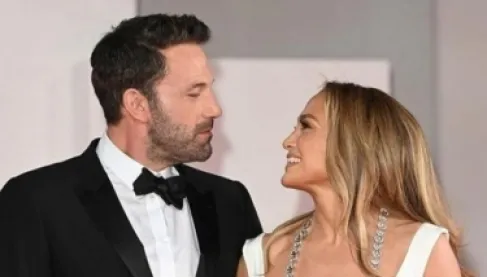 Ben Affleck relinquishes a luxurious mansion to Jennifer Lopez