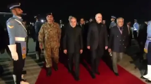 الوفد الإيراني يطرح (خطوطا حمراء) في محادثات إسلام أباد وسط توتر إقليمي مستمر