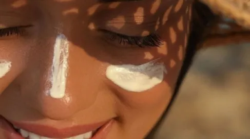 واقي شمسي بلا لمعان.. الأفضل للبشرة المختلطة