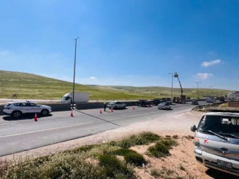 الأشغال تطلق مشروعا لإنارة ممر عمّان التنموي باستخدام الطاقة الشمسية