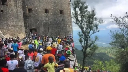 مقتل 30 شخصاً في تدافع بقلعة تاريخية في هايتي