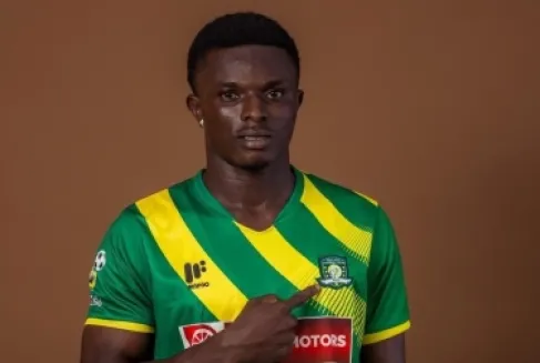 مقتل لاعب تشيلسي الغاني في هجوم مسلح على حافلة فريقه