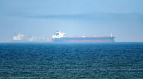 الجيش الأميركي يفرض سيطرة بحرية في خليج عُمان وبحر العرب