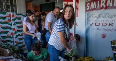 سكان بلدة لبنانية جنوبية يرفضون إخلاءها رغم ذكرياتهم الأليمة من حرب 2006