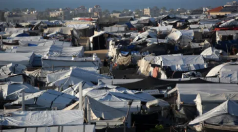 الخيام المهترئة في غزة تحصد أرواح الأجنة وتهدد الأمهات