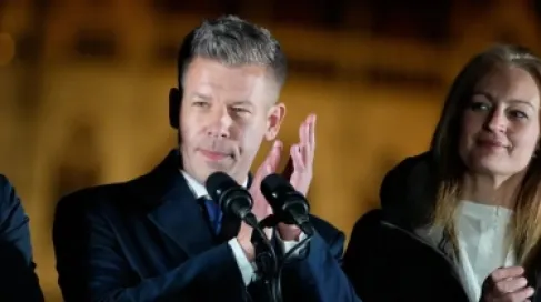 فوز ماغيار الساحق يطوي 16 عاماً من حكم أوربان في المجر