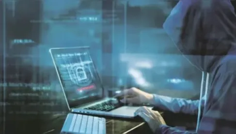 طفل ينقذ والديه من اعتقال رقمي مرعب دام 10 ساعات