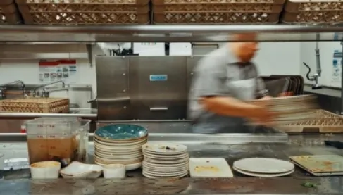 12 مليون شخص مهددون.. أزمة تطارد الأطباق في المطاعم الأمريكية