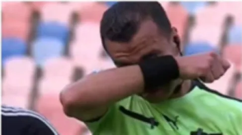 غادر الملعب باكياً.. إصابة خطيرة لحكم مباراة بالدوري المصري - فيديو