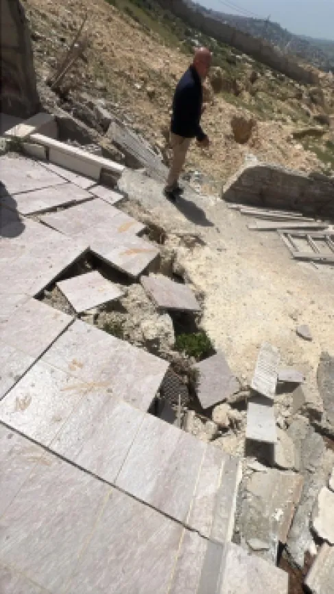 إخلاء عمارة في صافوط بسبب فالق صخري يهدد سلامتها