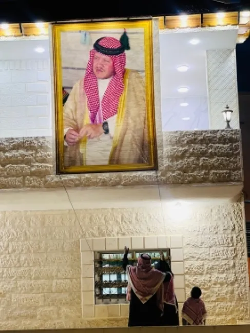 فوق بيوتنا علم .. وفي قلوبنا وطن.. خافقٌ في المعالي والمنى.. عربيّ الظلال والسنا