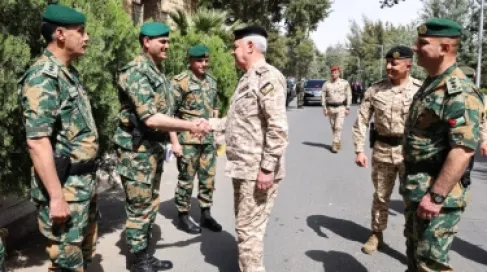 الحنيطي يزور قيادة الحرس الملكي الخاص