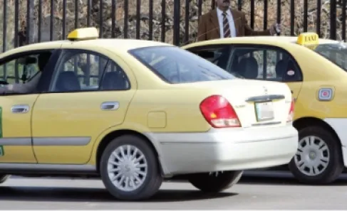 مكاتب التكسي: نعمل على تطبيق للتكسي الأصفر يشمل تتبعا للمركبة وتقييما للسائق