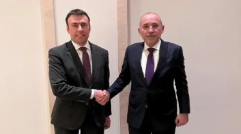 الصفدي يلتقي وزير الدولة البرلماني ونائب وزير الدفاع الألماني في برلين