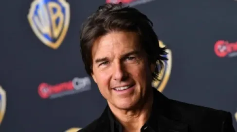 بكرش مترهل وشعر خفيف.. توم كروز يتخلى عن وسامته في Digger