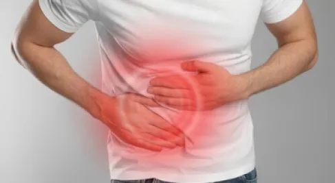 قرقرة البطن.. علامة طبيعية أم إنذار لمشكلة هضمية؟